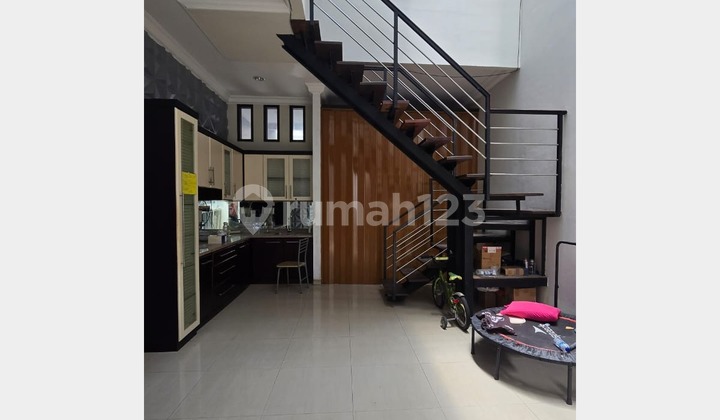 Rumah Siap Huni Lokasi Startegis di Pakuwon City Dekat Shanghai Park Rumah Siap Huni Lokasi Startegis di Pakuwon City Dekat Shanghai Park