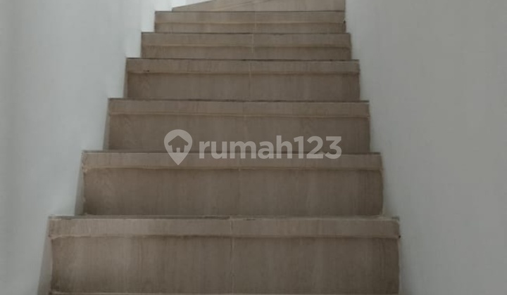 Disewakan Rumah Baru Gress Full Furnish di Northwest Central 2