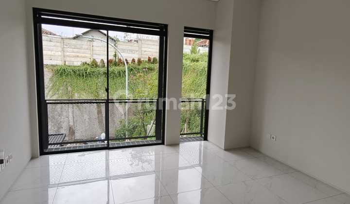 Disewakan Rumah Baru Kota Baru Parahyangan Bandung 1
