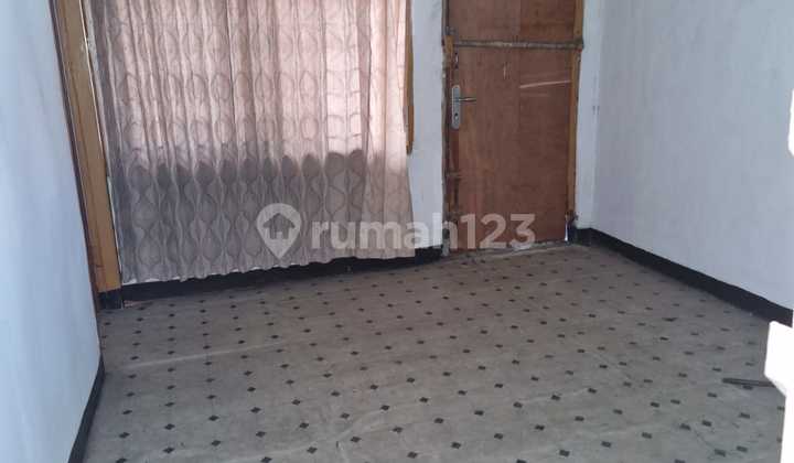 For Sale: Commercial Space in Downtown Main Road, Jl. Karapitan, Bandung For Sale: Commercial Space in Downtown Main Road, Jl. Karapitan, Bandung