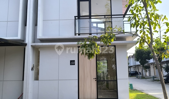 Ready-to-Occupy 2-Storey House in Rolling Hills Karawang Ready-to-Occupy 2-Storey House in Rolling Hills Karawang