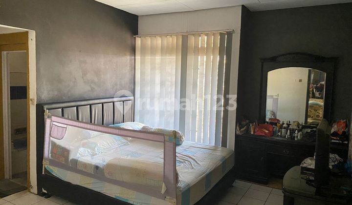 Ready-to-Occupy House in a Strategic Location in Batununggal 2