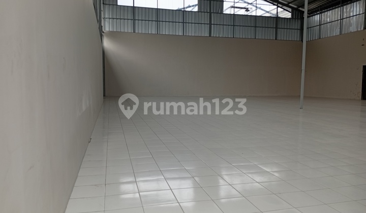 Strategic Warehouse Near Moch Toha Toll Gate