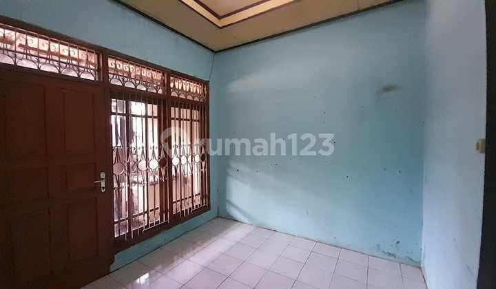 2-Storey House in a Strategic Location in Antapani, Bandung
