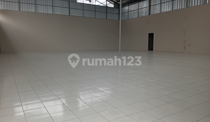 Strategic Warehouse Near Moch Toha Toll Gate