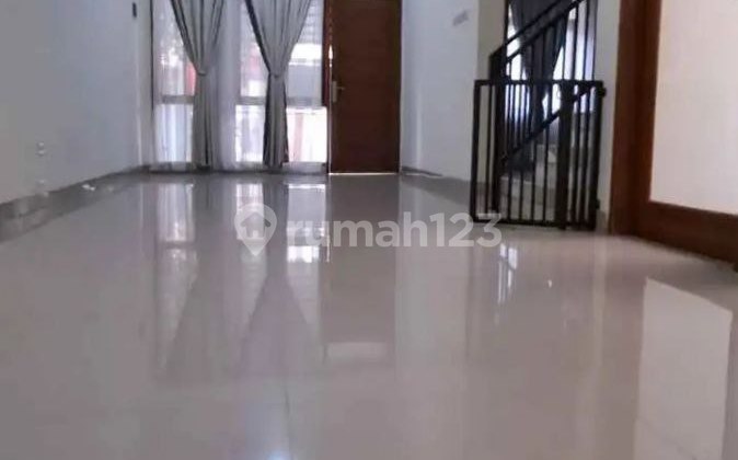 Rumah 2 Lantai Siap Huni Dalam Komplek di Ciwastra