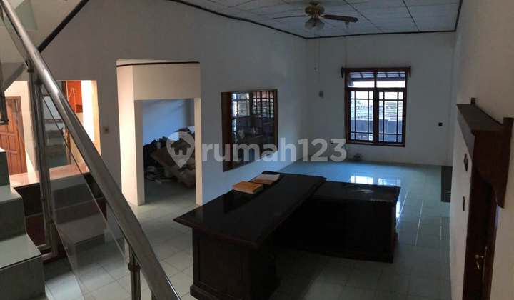Rumah 2 Lantai Cocok untuk Tempat Tinggal atau Kantor 2