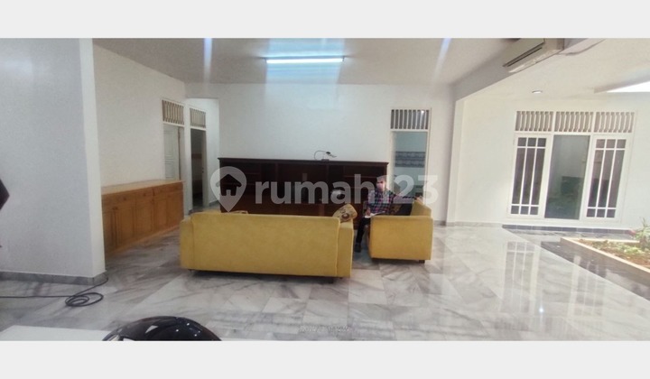 sewa rumah classic pondok indah 200 meter furnish Jakarta Selatan