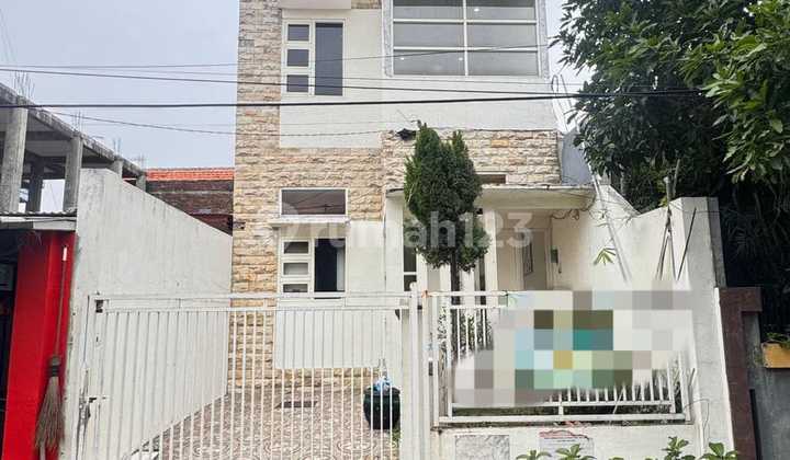 Auction Sale: House in Wiyung, Surabaya Auction Sale: House in Wiyung, Surabaya