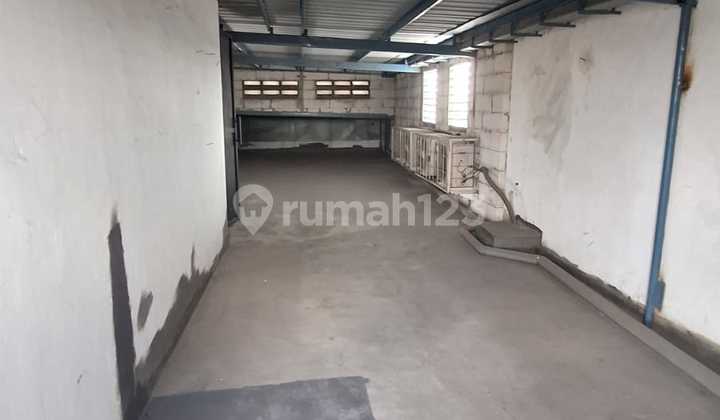 Translation: For Sale: Shop House located on Jln Kartini, Surabaya 1
