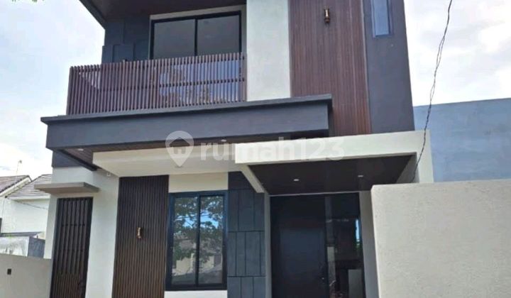 2045 *dijual Rumah Northwest Lake, Citraland Utara, Surabaya*dimensi : 7x18lt : 126mlb : 205mkt/ Km : 4+1 / 3+1surat : Ppjbhadap : Timurlistrik : 4400wattket : Row Jalan 4 Mobil, Outdoor Garden Di Lantai 2*harga 2,75m (nego)*