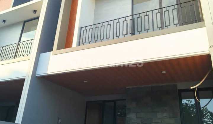 ‼️ *Hot Listing* **Exclusive New Modern House**
✅️ Strategic Location ✅️ Near Merr & 5 Minutes to Galaxy Mall ✅️ Closer Access to City Center ✅️ 8-Meter Road Frontage
- Premium Materials, Granite Tiles, Toto Sanitary, Solid Door Leaves, Aluminum Frames, Stainless Railings 1