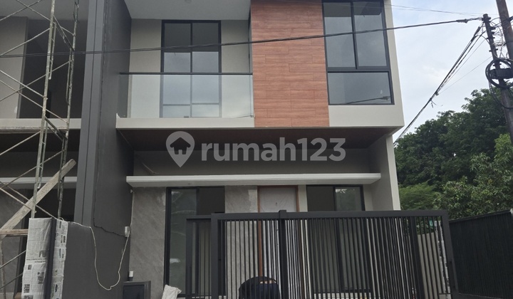 Dijual Rumah Baru Gress Minimalis 2 Lantai Siap Huni di Komplek Perumahan Elite di Panjang Jiwo Selatan