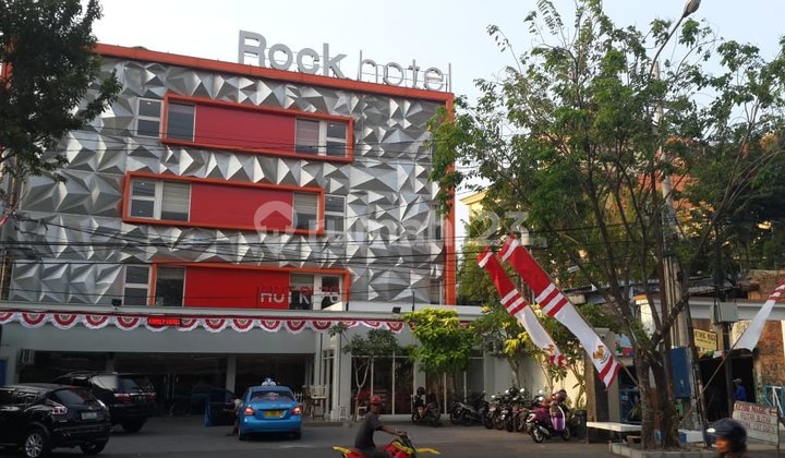 Dijual Cepat Hotel Bintang 3 di Raya Bratang Passive Income