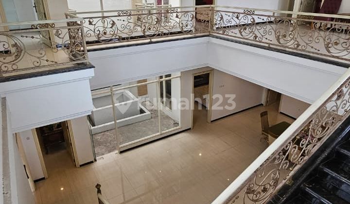 For Sale Classic Modern Commercial House Surabaya Center Cokroaminoto 2