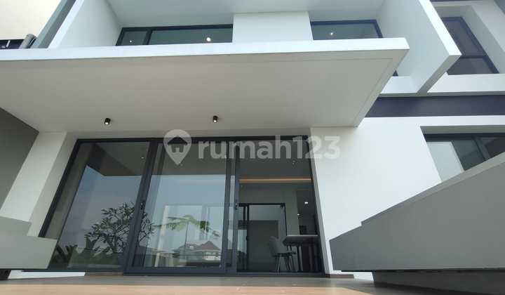 Rumah Modern Luxury dengan View Danau di Kota Baru Parahyangan 2