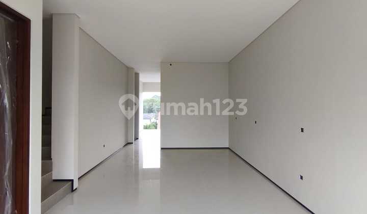 Rumah Baru Modern Tropical Minimalis Keren di Setra Duta Bandung Rumah Baru Modern Tropical Minimalis Keren di Setra Duta Bandung