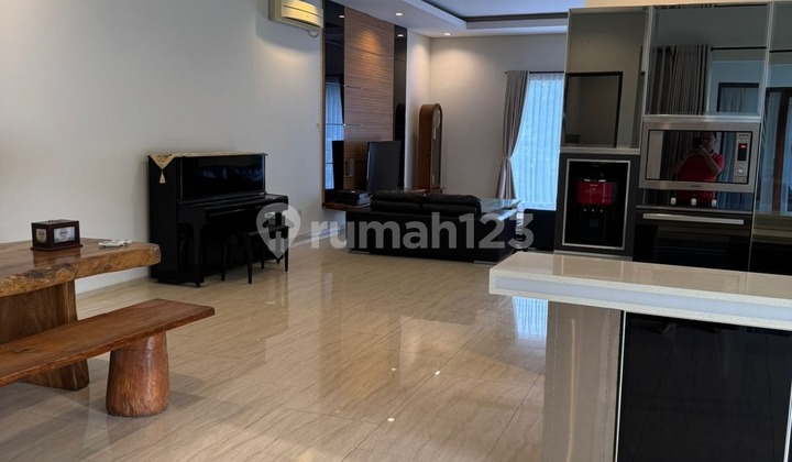 Luxury Home 3 Lantai di KBP dengan Kolam Ikan & Taman Luas