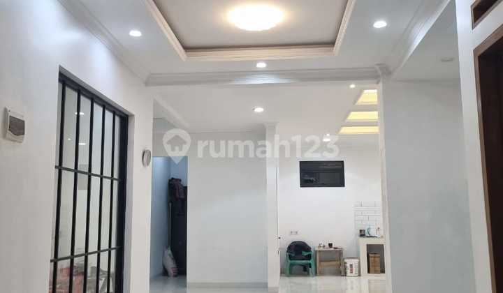 Rumah Baru Minimalis di Singgasana Pradana Bandung 1