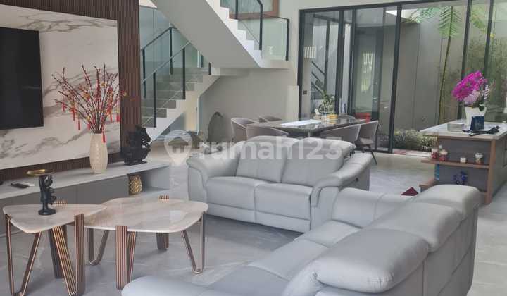 Rumah Bagus Full Furnished dan Hommy di Summarecon Bandung
