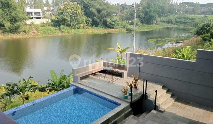 Rumah Mewah dengan View Danau di Kota Baru Parahyangan