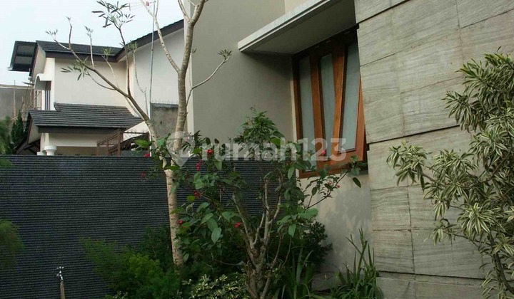 Rumah Furnished Asri dan Nyaman di Setra Duta