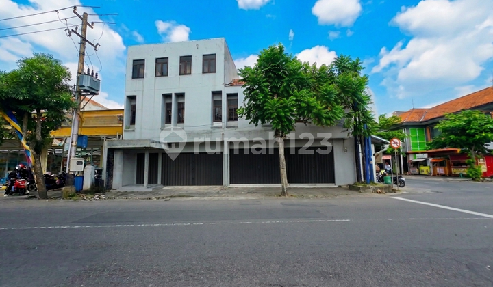 3-Storey Business Space in Laweyan, Solo, Near Purwosari Station