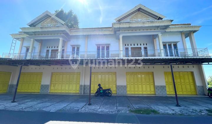 2-story shop house on Sawit Boyolali main road, suitable for a minimarket. 1