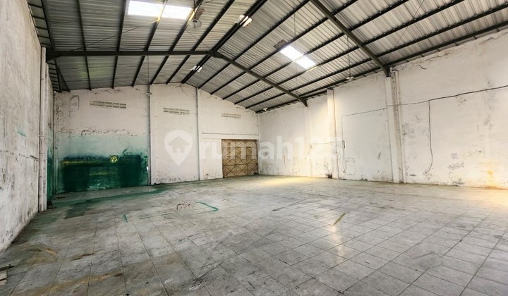 Affordable warehouse in Kartosuro Solo, container access ready for use.