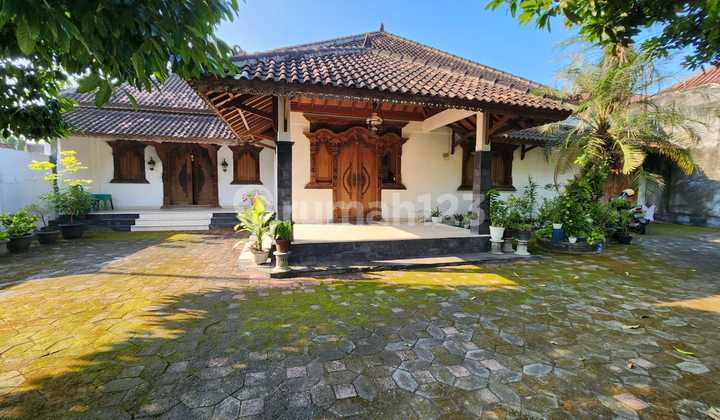 Rumah Joglo Etnik Tengah Kota di Punggawan Banjarsari Solo