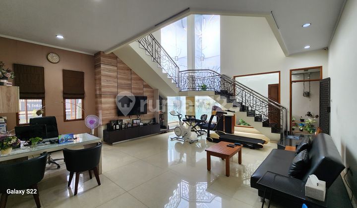 Rumah mewah hook di Baturan Colomadu dekat Stadion manahan Solo