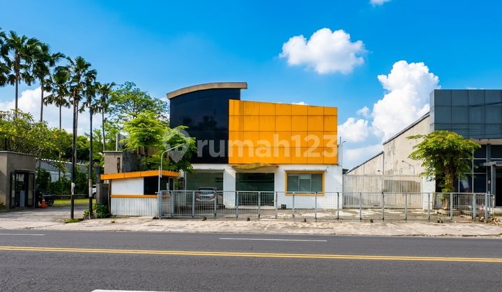Ruang Usaha 2.430 M2 di Jl Adi Sucipto Solo Cocok untuk Dealer Ruang Usaha 2.430 M2 di Jl Adi Sucipto Solo Cocok untuk Dealer