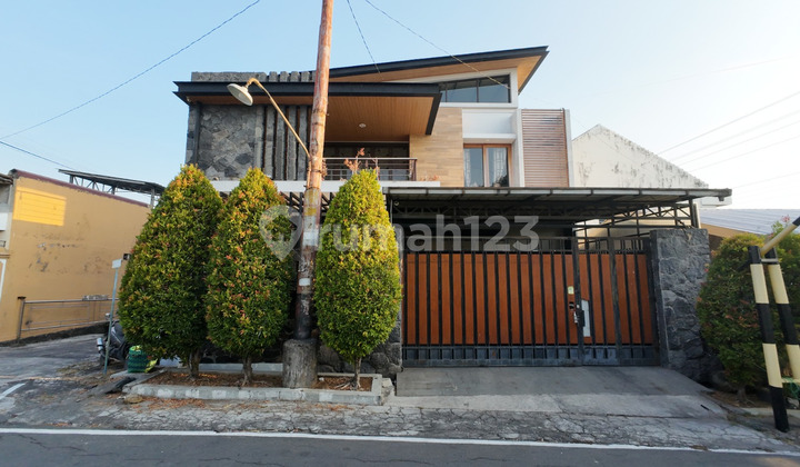 Rumah Mewah Hook di Palur Jaten Dekat Kampus Uns Solo Rumah Mewah Hook di Palur Jaten Dekat Kampus Uns Solo