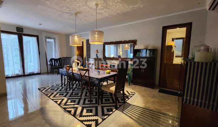 Rumah Cantik di Jajar Laweyan Solo Area Belakang Hotel Alila Solo Rumah Cantik di Jajar Laweyan Solo Area Belakang Hotel Alila Solo