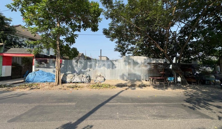 Land rental in downtown Solo suitable for cafes and restaurants.