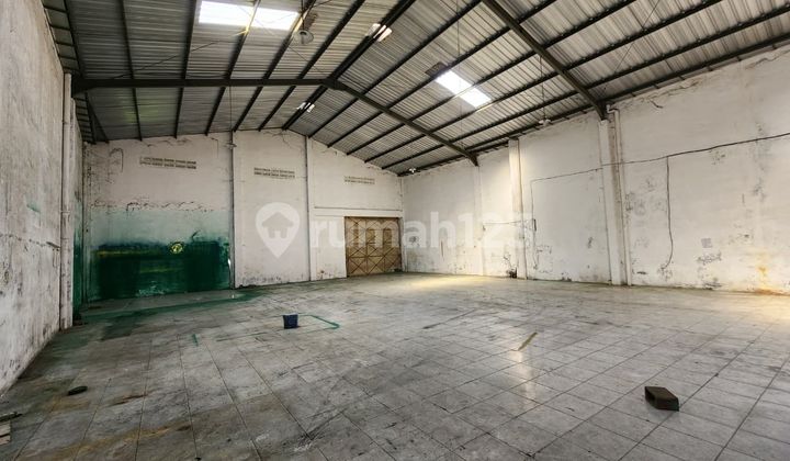 Affordable warehouse in Kartosuro Solo, container access ready for use.