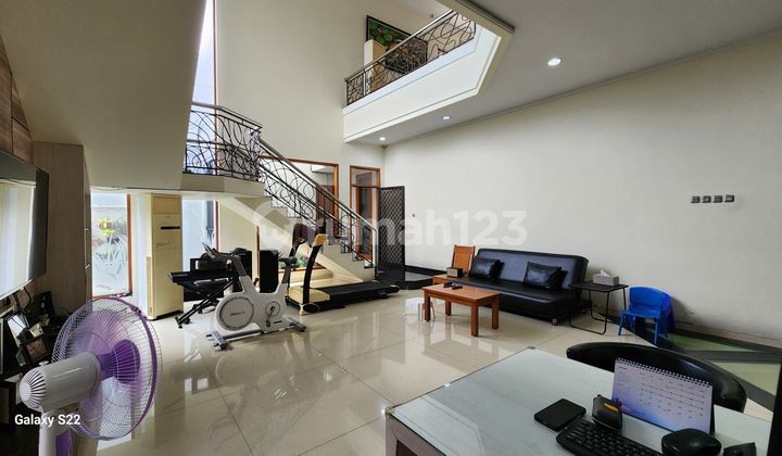 Luxury house for sale in Baturan Colomadu near Manahan Stadium Solo.