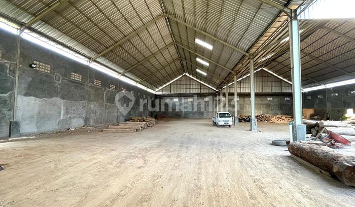 Warehouse 1,888 m2 cheap in Ngemplak Solo with container access. Warehouse 1,888 m2 cheap in Ngemplak Solo with container access.