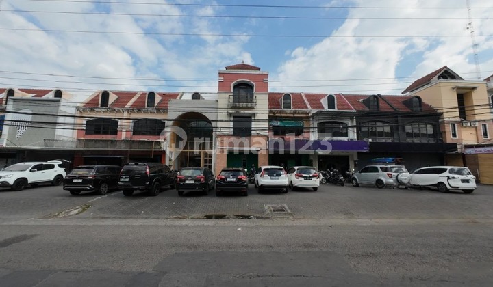 3-story shophouse in The Park Mall Solo Baru area.