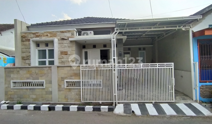 Rumah minimalis di Kerten Laweyan Solo dekat stadion manahan 