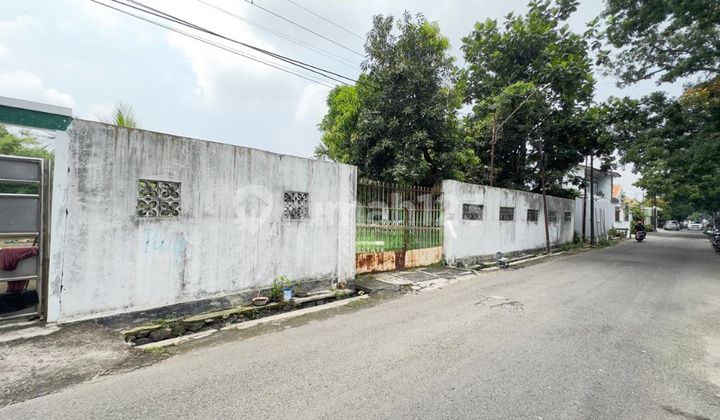 Rental of land in the city center of Panularan Laweyan suitable for a cafe. Rental of land in the city center of Panularan Laweyan suitable for a cafe.