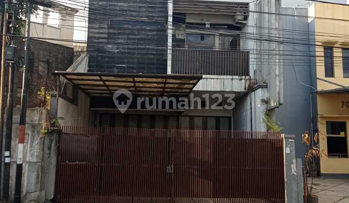 Rumah Nyaman dan Asri 3 Lantai Siap Huni di Jl. Galunggung, Tasikmalaya