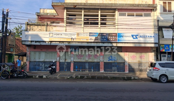 Dijual Ruko 2.5 Lantai Dekat Yogya Mitrabatik Dijual Ruko 2.5 Lantai Dekat Yogya Mitrabatik