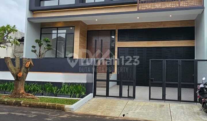 Rumah With Pool di Bintaro