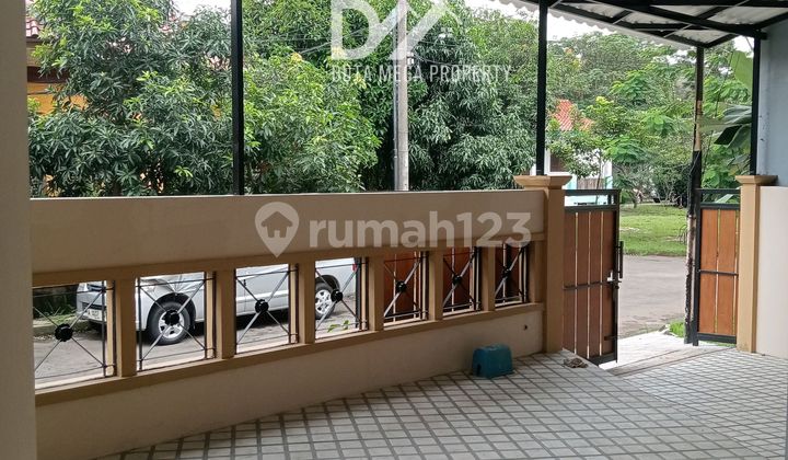 Rumah Cantik dan Luas di Villa Melati Mas 2