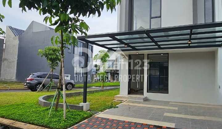 Beautiful Hook House Near Graha Raya Toll Gate