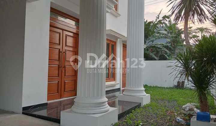 Rumah Mewah Puspita Loka Dengan Kolam Renang  2