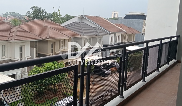 Rumah Tiga Lantai Cluster Alam Sutera 2