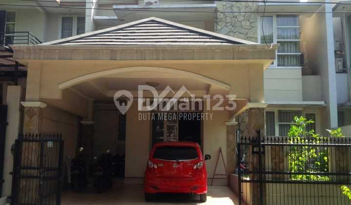 Rumah Dua Lantai Di Villa Melati Mas 