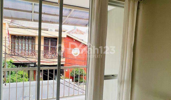 Rumah Semi Furnished di Bintaro